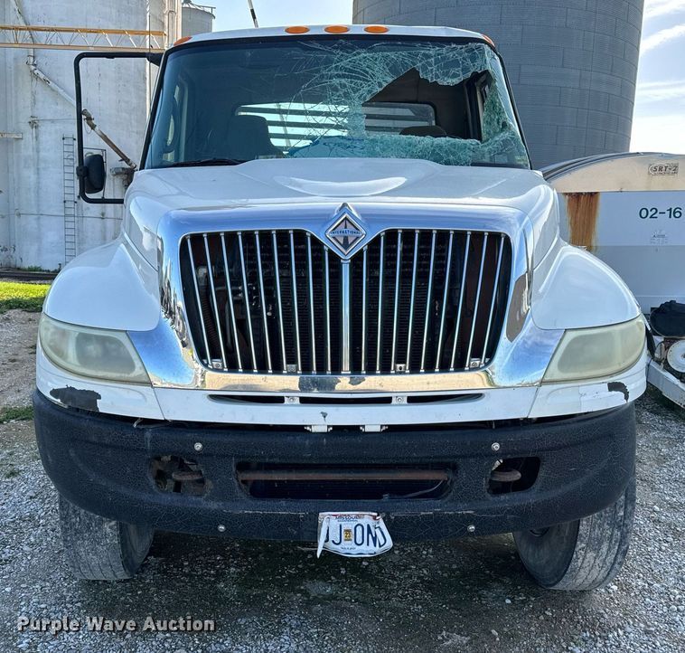 image for item EH6662 2006 International 4400 flatbed truck