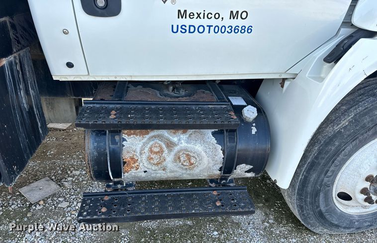 image for item EH6662 2006 International 4400 flatbed truck