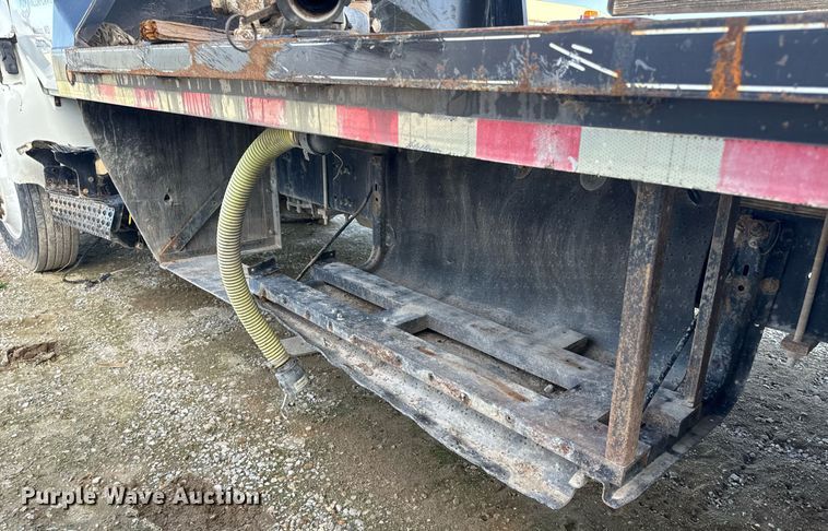 image for item EH6662 2006 International 4400 flatbed truck