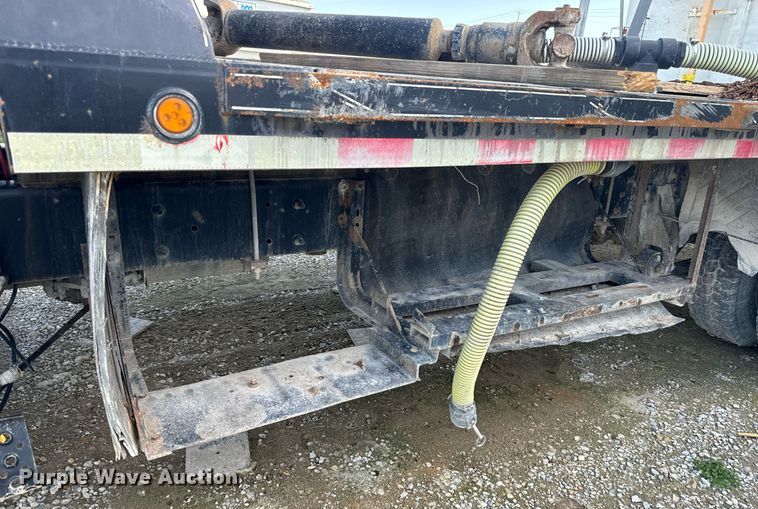 image for item EH6662 2006 International 4400 flatbed truck