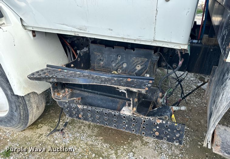 image for item EH6662 2006 International 4400 flatbed truck