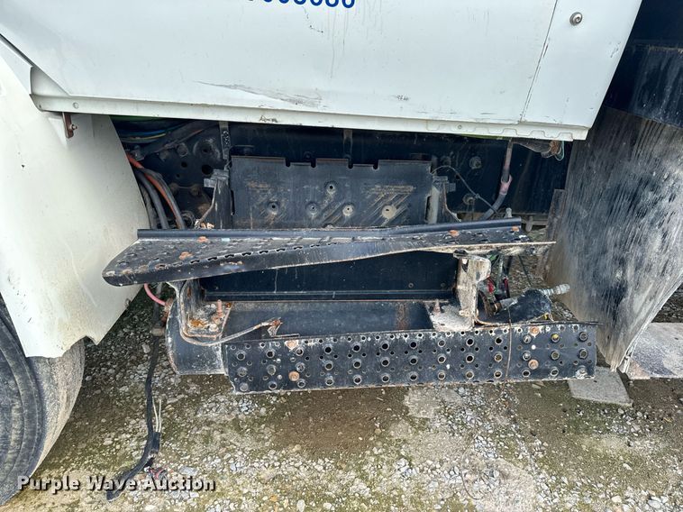 image for item EH6662 2006 International 4400 flatbed truck