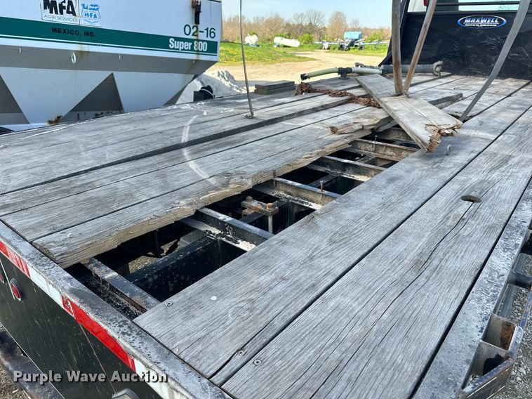 image for item EH6662 2006 International 4400 flatbed truck