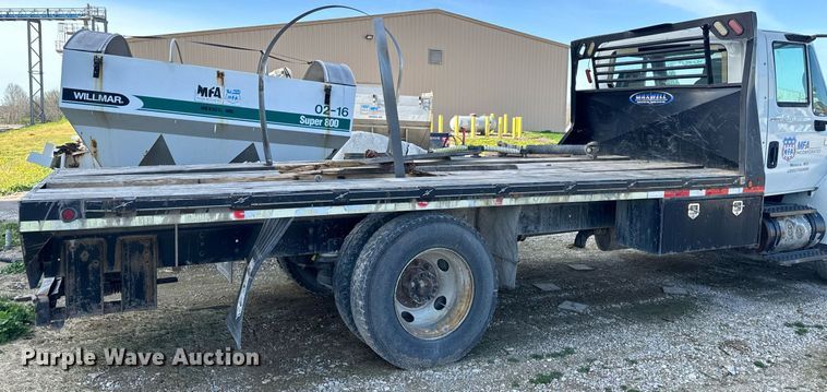 image for item EH6662 2006 International 4400 flatbed truck