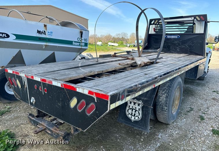 image for item EH6662 2006 International 4400 flatbed truck