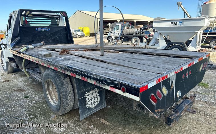 image for item EH6662 2006 International 4400 flatbed truck