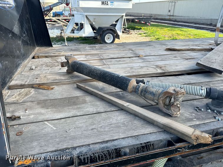 image for item EH6662 2006 International 4400 flatbed truck