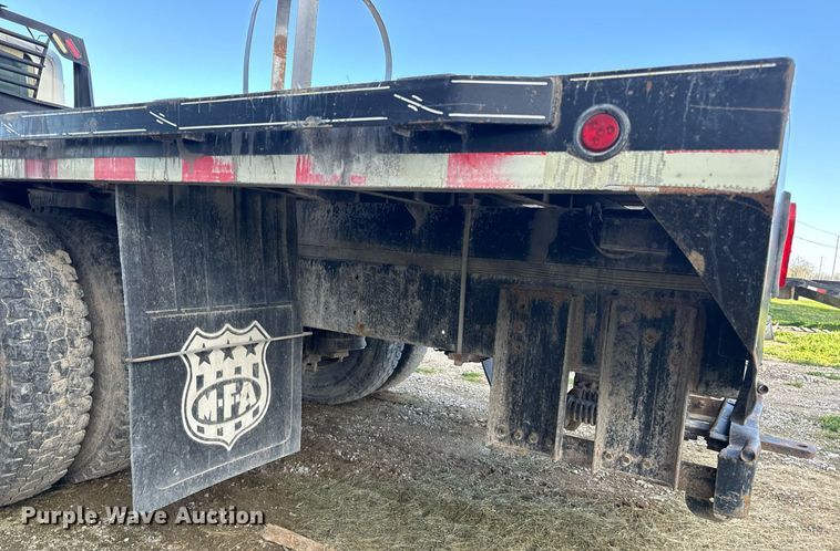 image for item EH6662 2006 International 4400 flatbed truck