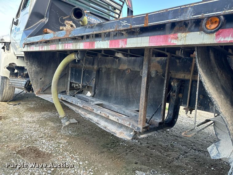 image for item EH6662 2006 International 4400 flatbed truck