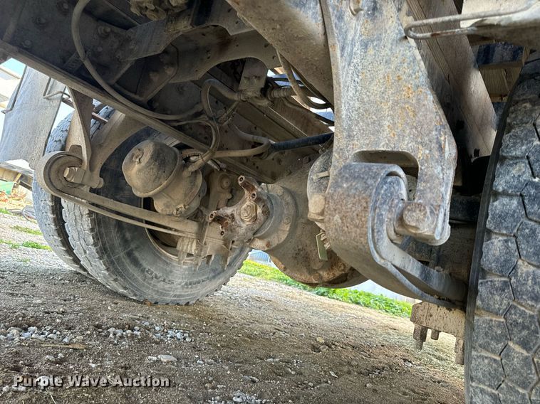 image for item EH6662 2006 International 4400 flatbed truck