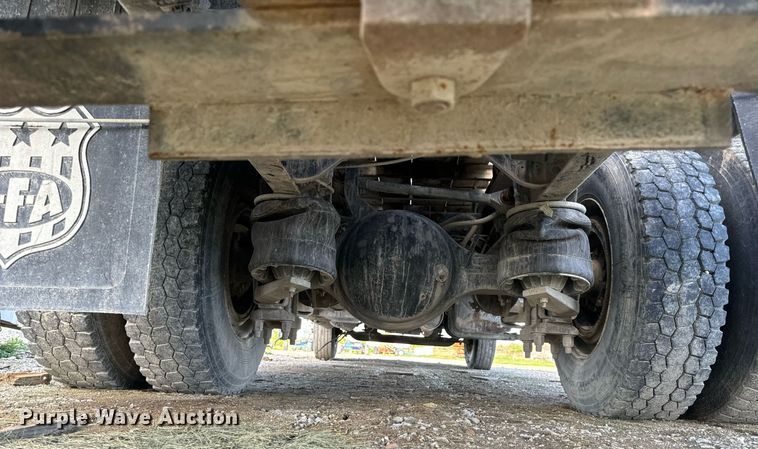 image for item EH6662 2006 International 4400 flatbed truck