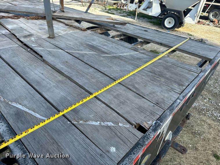 image for item EH6662 2006 International 4400 flatbed truck