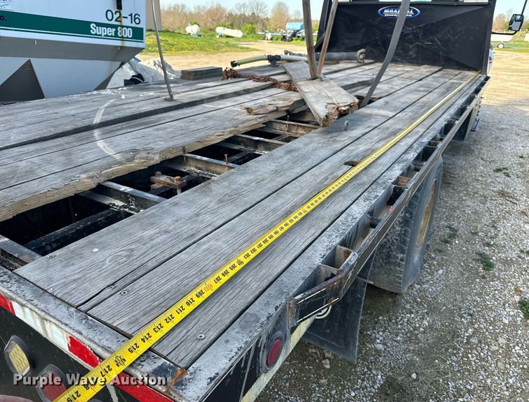 image for item EH6662 2006 International 4400 flatbed truck