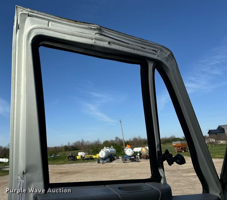 image for item EH6662 2006 International 4400 flatbed truck