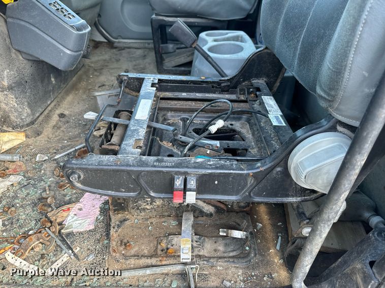 image for item EH6662 2006 International 4400 flatbed truck