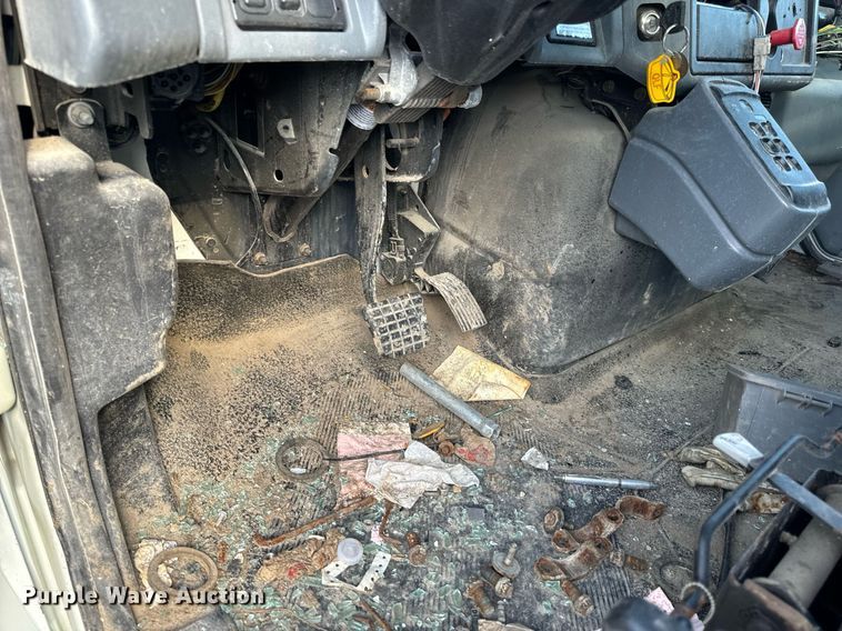 image for item EH6662 2006 International 4400 flatbed truck