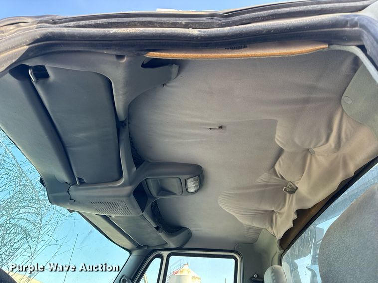 image for item EH6662 2006 International 4400 flatbed truck