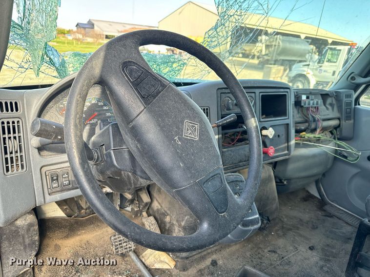 image for item EH6662 2006 International 4400 flatbed truck