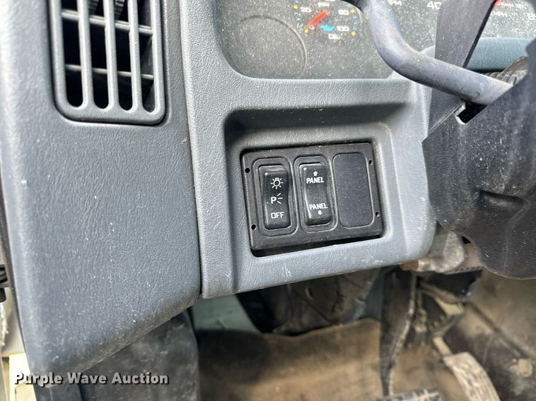 image for item EH6662 2006 International 4400 flatbed truck