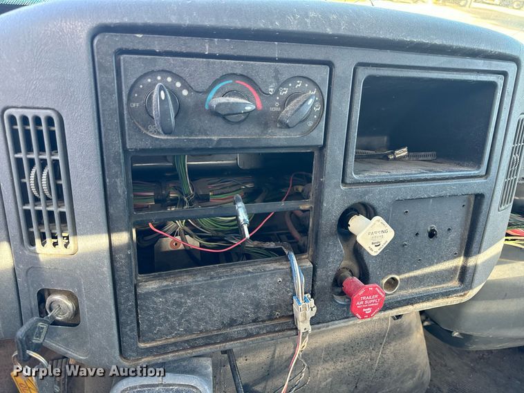 image for item EH6662 2006 International 4400 flatbed truck