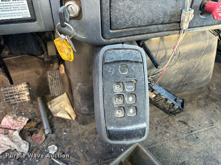 image for item EH6662 2006 International 4400 flatbed truck