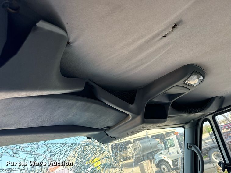 image for item EH6662 2006 International 4400 flatbed truck