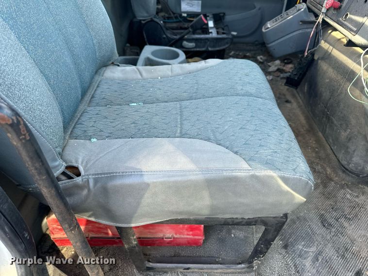 image for item EH6662 2006 International 4400 flatbed truck