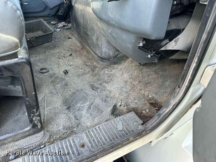 image for item EH6662 2006 International 4400 flatbed truck