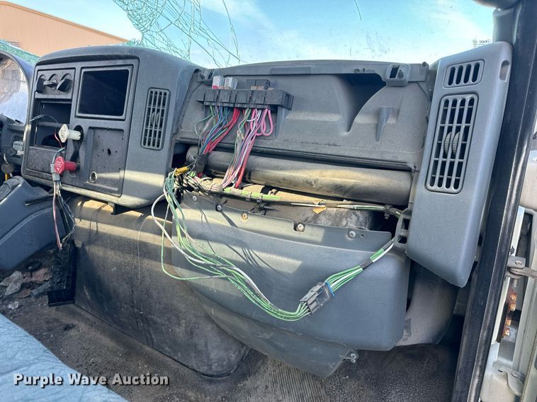 image for item EH6662 2006 International 4400 flatbed truck