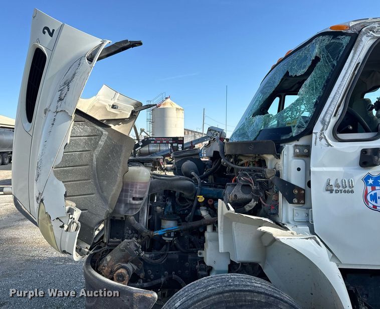 image for item EH6662 2006 International 4400 flatbed truck