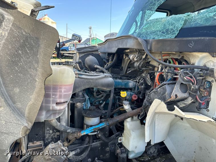 image for item EH6662 2006 International 4400 flatbed truck