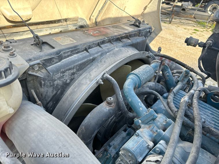 image for item EH6662 2006 International 4400 flatbed truck