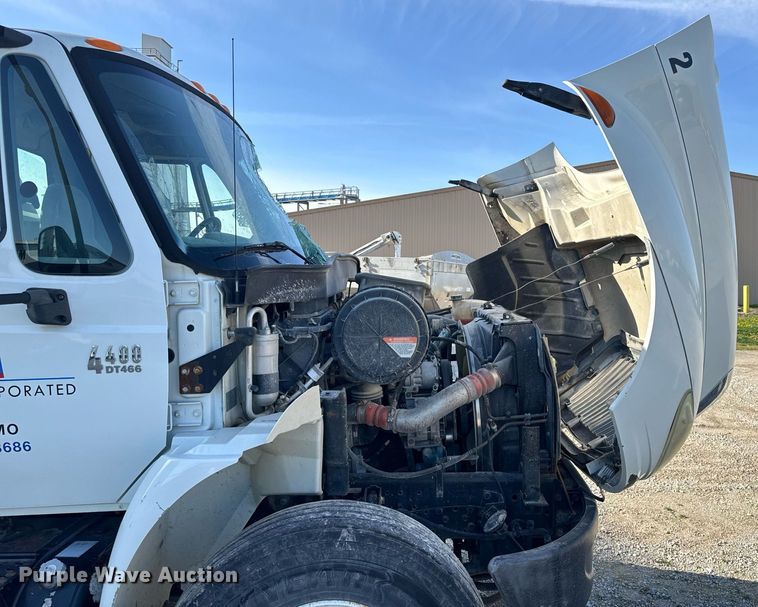 image for item EH6662 2006 International 4400 flatbed truck