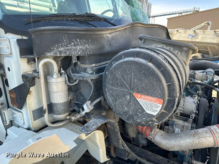 image for item EH6662 2006 International 4400 flatbed truck