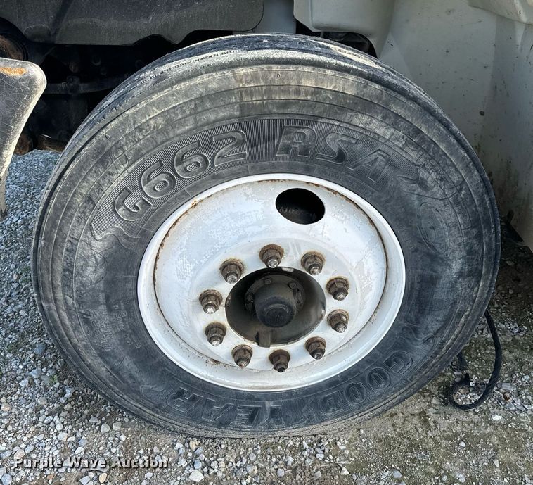 image for item EH6662 2006 International 4400 flatbed truck