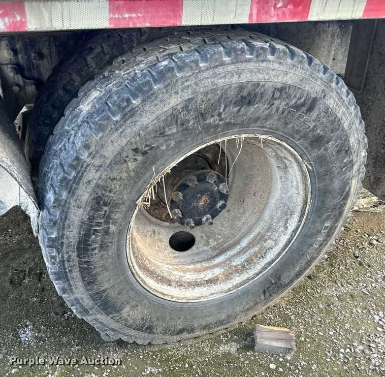 image for item EH6662 2006 International 4400 flatbed truck