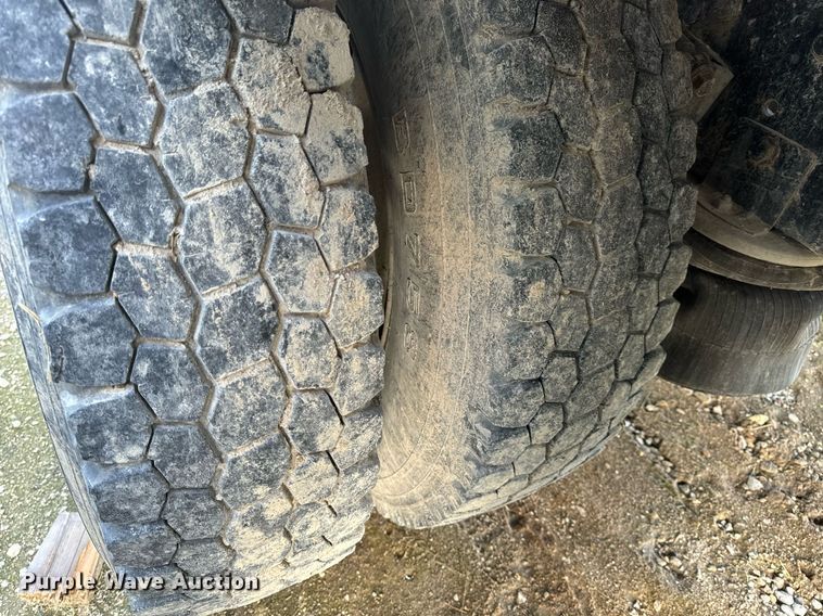 image for item EH6662 2006 International 4400 flatbed truck