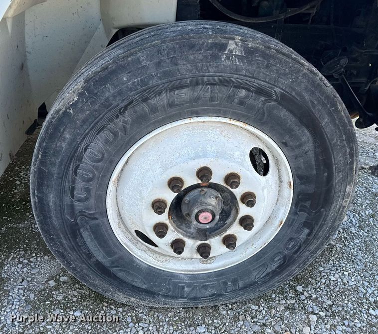 image for item EH6662 2006 International 4400 flatbed truck