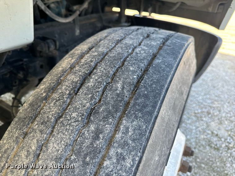 image for item EH6662 2006 International 4400 flatbed truck