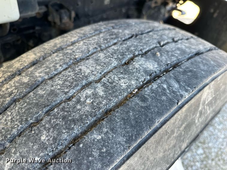 image for item EH6662 2006 International 4400 flatbed truck