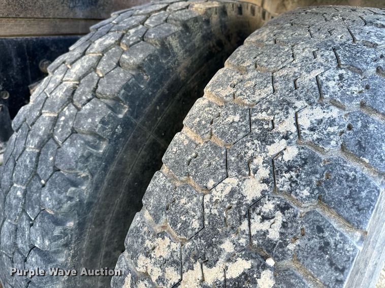 image for item EH6662 2006 International 4400 flatbed truck