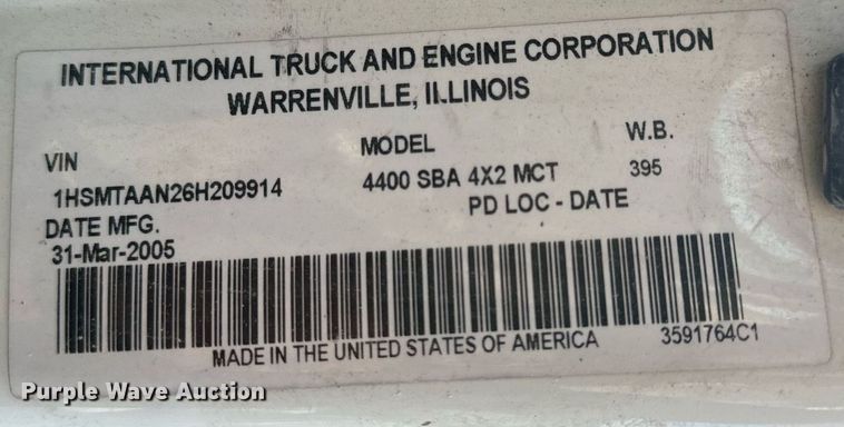 image for item EH6662 2006 International 4400 flatbed truck