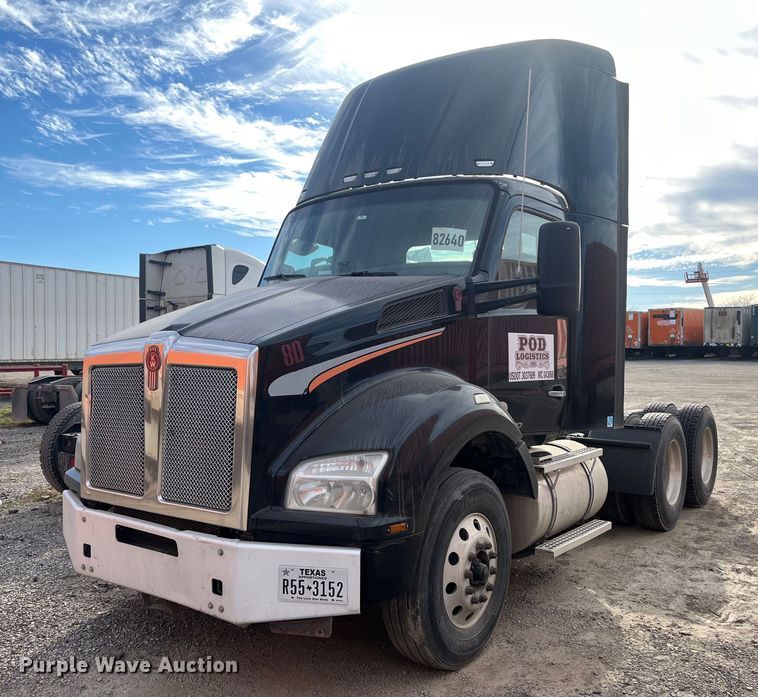 image for item EI0705 2017 Kenworth T880 semi truck