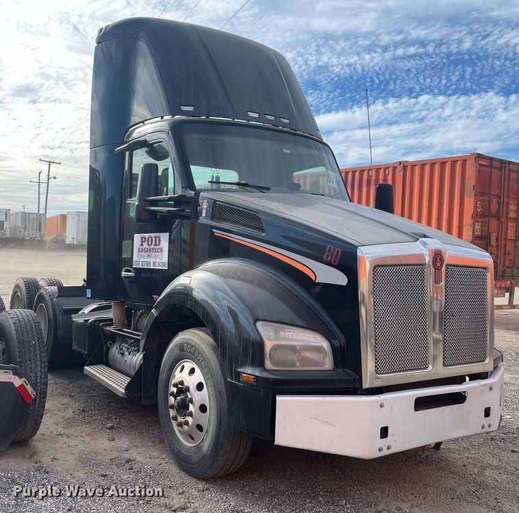 image for item EI0705 2017 Kenworth T880 semi truck