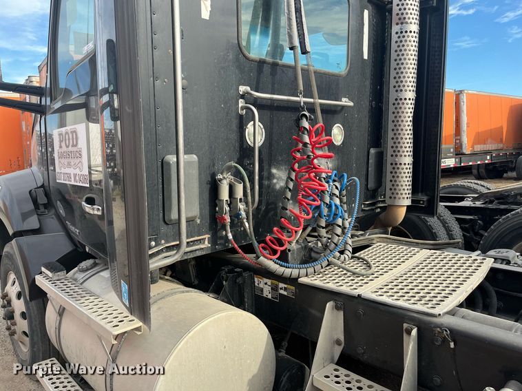 image for item EI0705 2017 Kenworth T880 semi truck