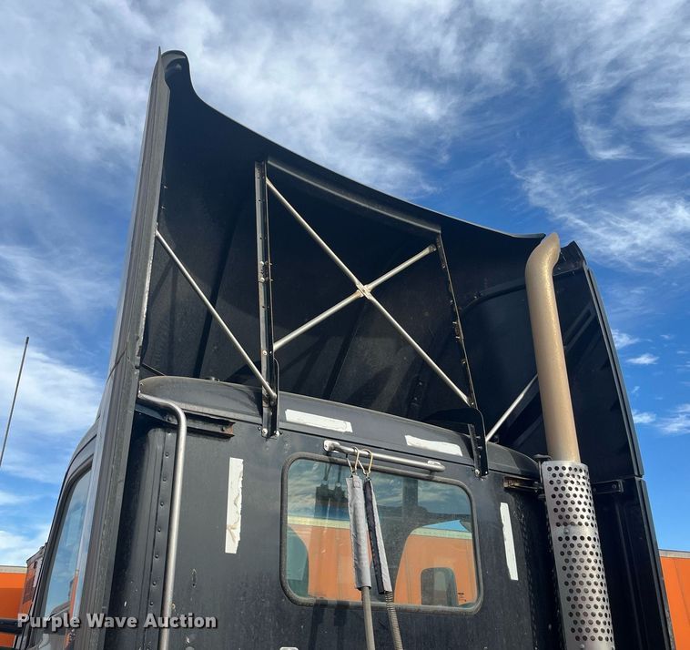 image for item EI0705 2017 Kenworth T880 semi truck