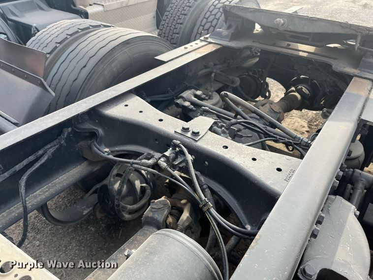 image for item EI0705 2017 Kenworth T880 semi truck