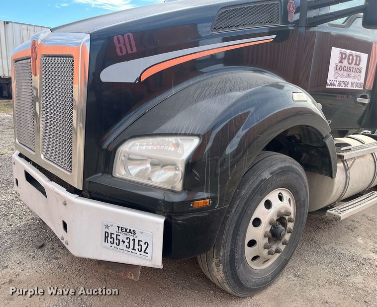 image for item EI0705 2017 Kenworth T880 semi truck