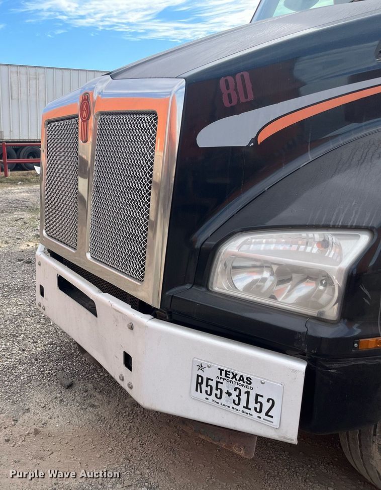 image for item EI0705 2017 Kenworth T880 semi truck