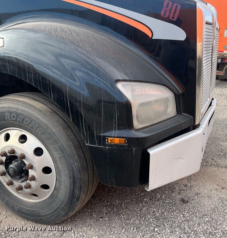 image for item EI0705 2017 Kenworth T880 semi truck